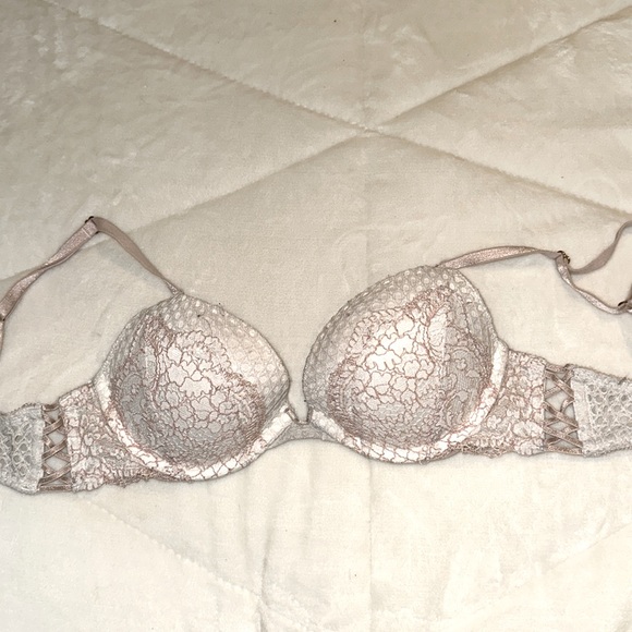 Victoria’s Secret lace bra - Picture 1 of 1